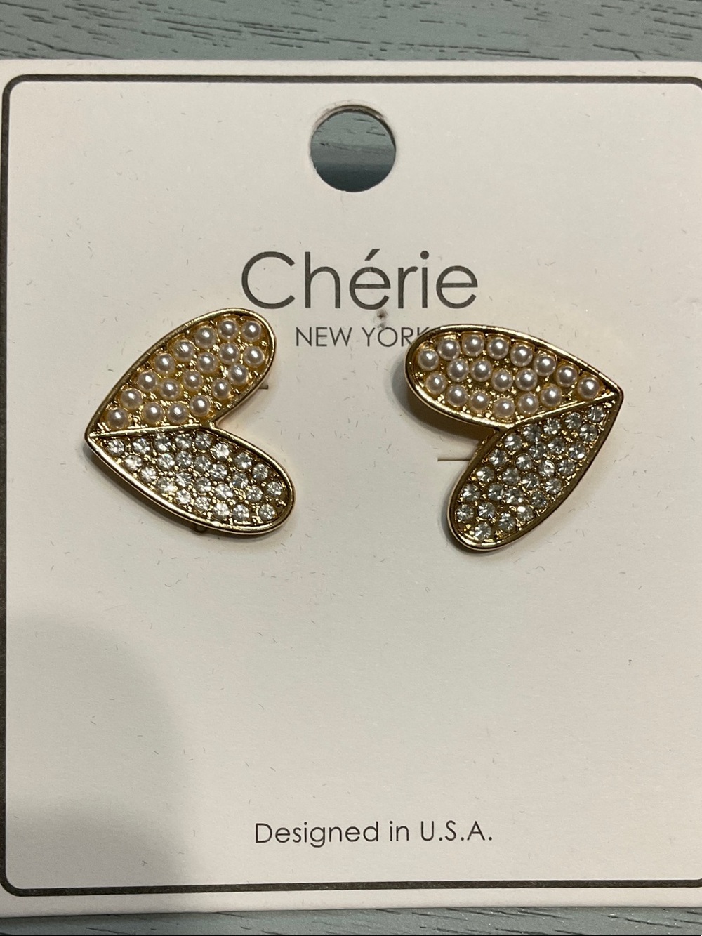 Chérie New York Gold Pearl & Crystal Heart Petal Stud Earrings - Picture 2 of 2